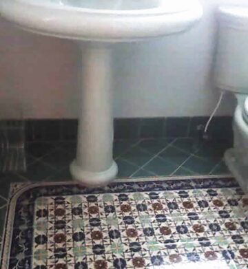 Bathroom Tile Ideas using decorative floor tiles