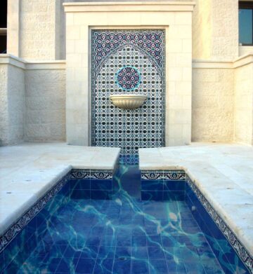 Outdoor water fountain