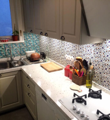 kitchen backsplash floral tiles