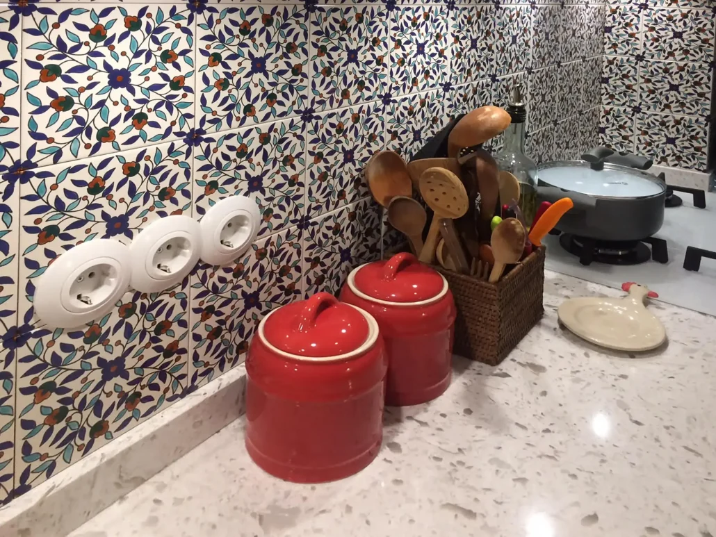 Alexander kitchen backsplash 1 - Balian - Armenian Ceramics How-to-Tile-a-Kitchen-Backsplash