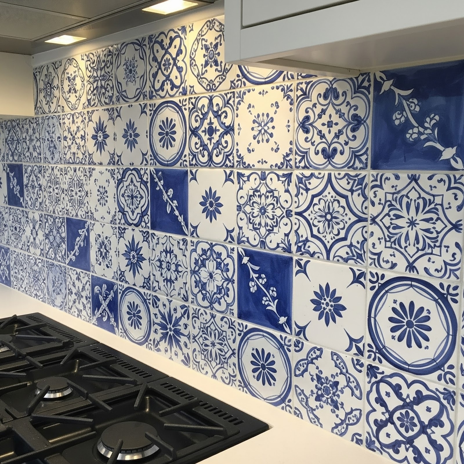 custom blue and white bathroom tile designs. size 6x6 inch
