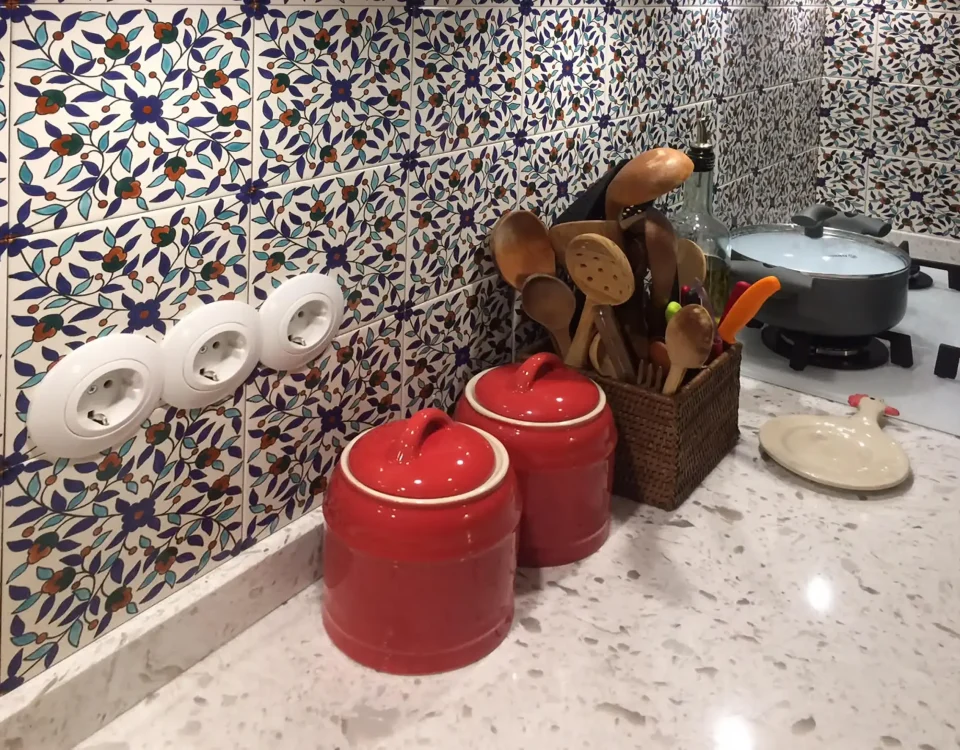 white-kitchen-with-blue-tiles